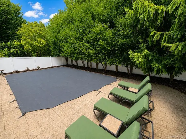2 RUTH PL, Glen Head, NY 11545