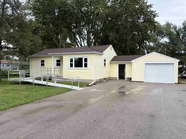 506 3rd ST, Washburn, IA 50702