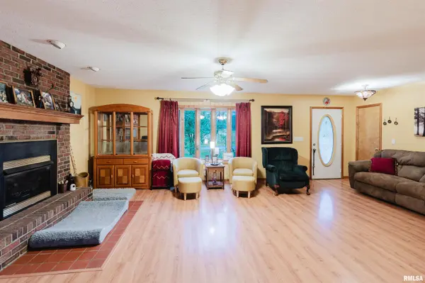 1639 Route 166 HWY, Creal Springs, IL 62922