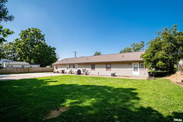 916 S CREVE COEUR AVE #A-C, Creve Coeur, IL 61610