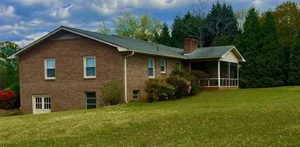 406 Redland Road RD, Landrum, SC 29356