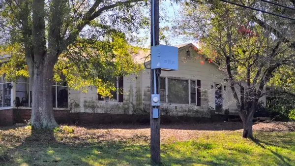 1812 N Limestone ST, Gaffney, SC 29340