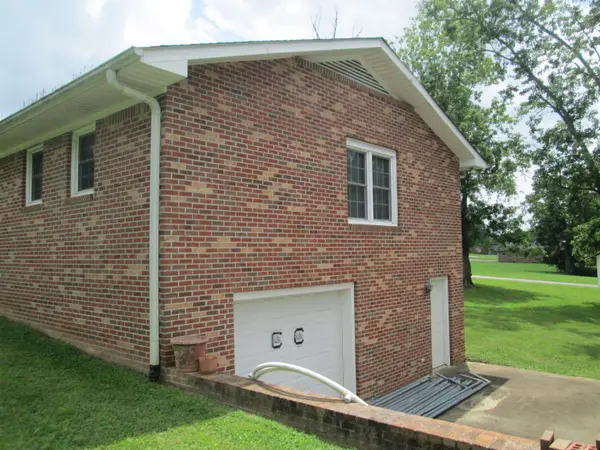 102 W Bridges Street, Landrum, SC 29356