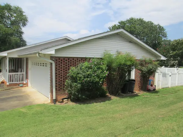 102 W Bridges Street, Landrum, SC 29356