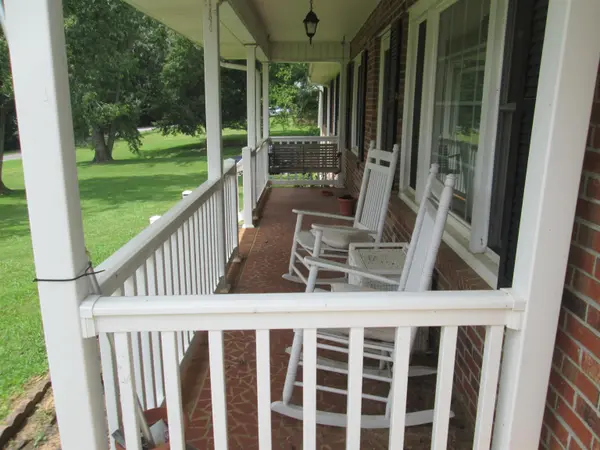 102 W Bridges Street, Landrum, SC 29356