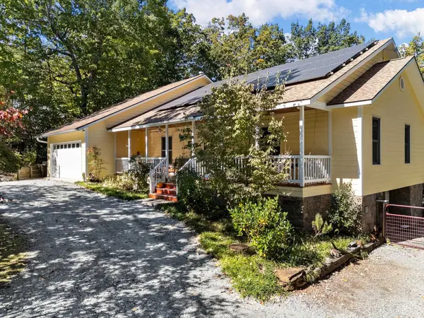 160 Caledonia RD, Landrum, SC 29356