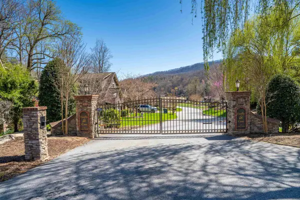 126 Kellerman PT, Lake Lure, NC 28746