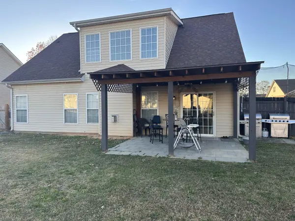 663 Flintrock Dr, Boiling Springs, SC 29316