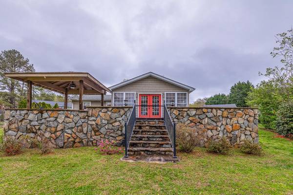 423 Coggins Shore RD, Inman, SC 29349