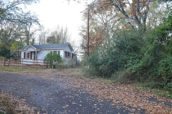 105 Mauldin CIR, Iva, SC 29655