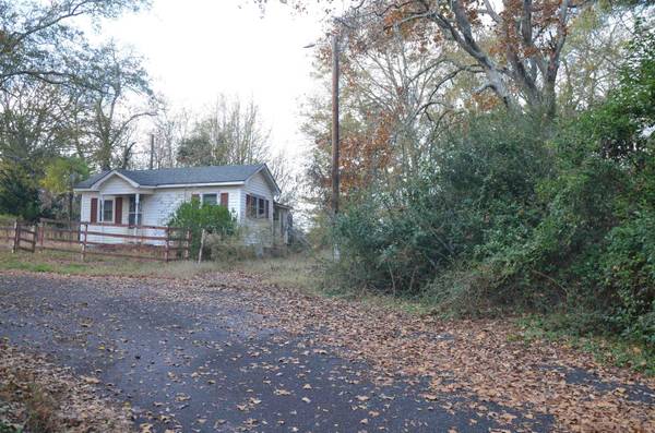 105 Mauldin CIR, Iva, SC 29655
