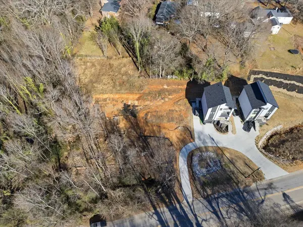 102 Sandy LN, Easley, SC 29640-2034