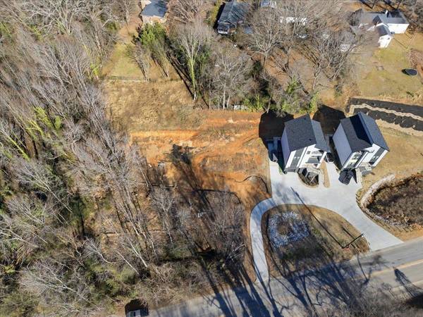 102 Sandy LN, Easley, SC 29640-2034
