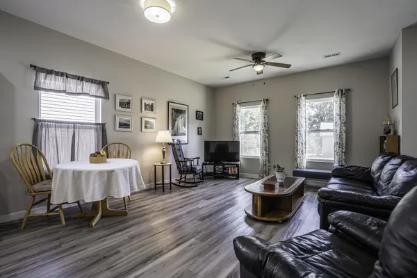 7 Lawrence ST, Inman, SC 29349