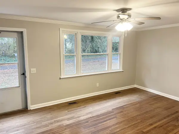 5 Pine LN, Inman, SC 29349