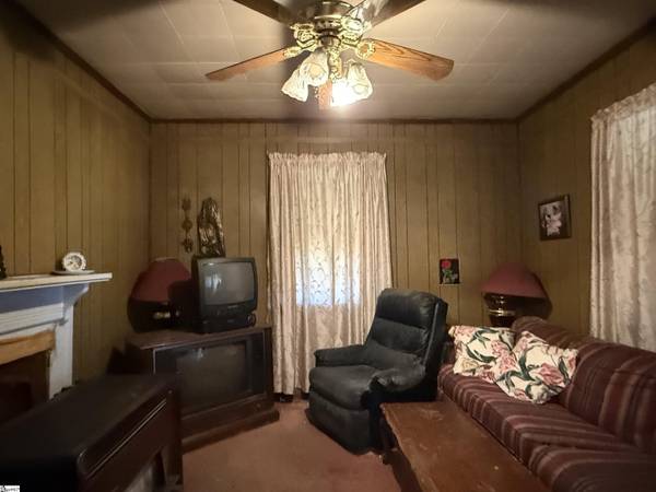 200 King ST, Greer, SC 29651