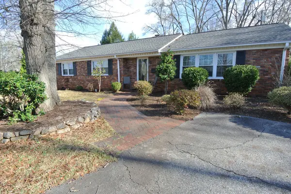 236 Greengate LN, Spartanburg, SC 29307-2212
