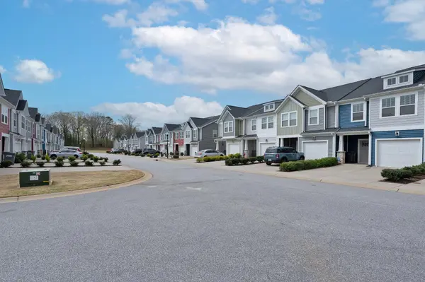 71 Mardale LN, Greenville, SC 29609