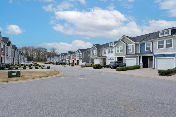 71 Mardale LN, Greenville, SC 29609