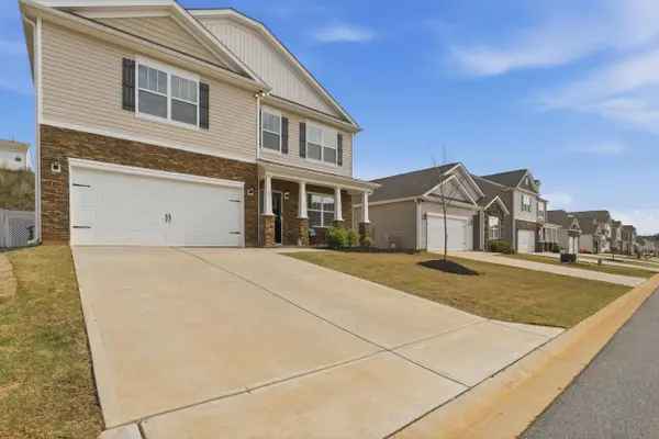 47 Oak Edge LN, Greer, SC 29651-5451