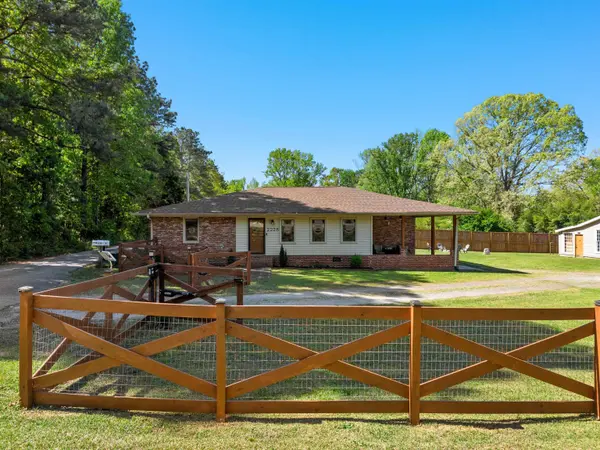 2228 Cross Anchor RD, Woodruff, SC 29388