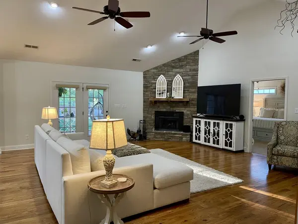 379 Riveroak RD, Inman, SC 29349