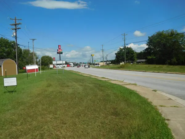 901 Hyatt St & Midway Rd ST, Gaffney, SC 29340