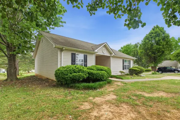 2000 Shalann DR, Spartanburg, SC 29301