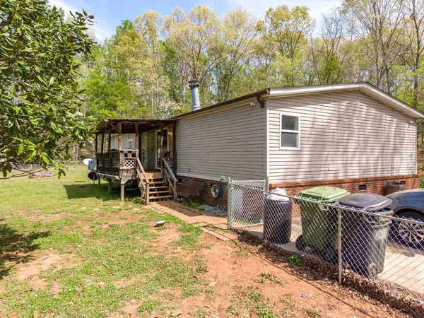 647 Tizian LN, Inman, SC 29349