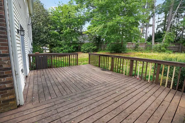 2 Willowtree CT, Simpsonville, SC 29680