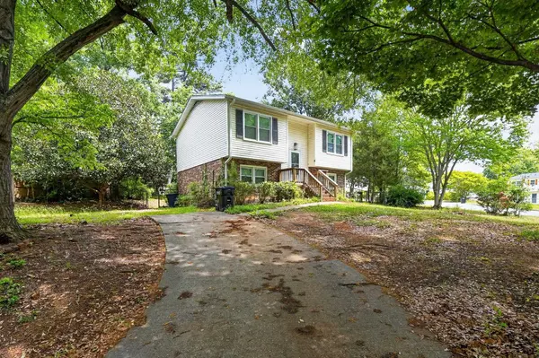 2 Willowtree CT, Simpsonville, SC 29680