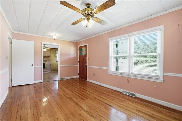 208 Skyland DR, Clinton, SC 29325