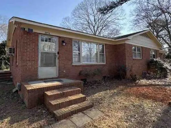 2056 Pineview DR, Spartanburg, SC 29307-3805