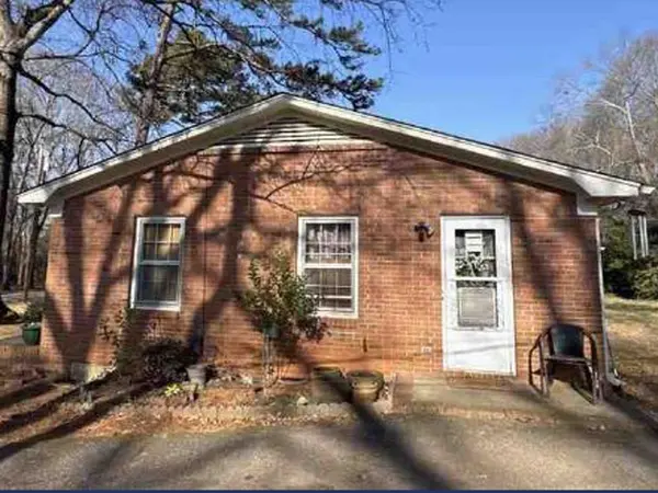 2056 Pineview DR, Spartanburg, SC 29307-3805