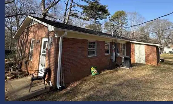 2056 Pineview DR, Spartanburg, SC 29307-3805