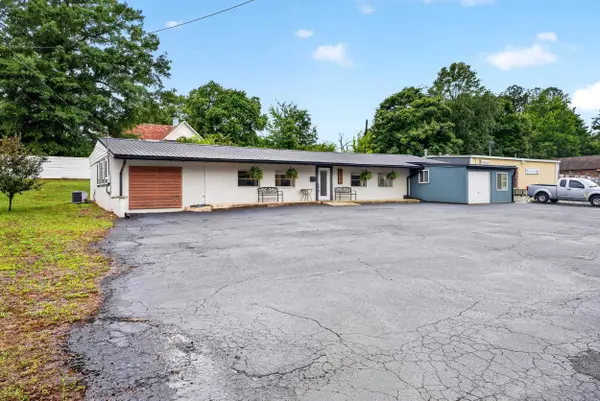 332 S Howard Ave, Landrum, SC 29356