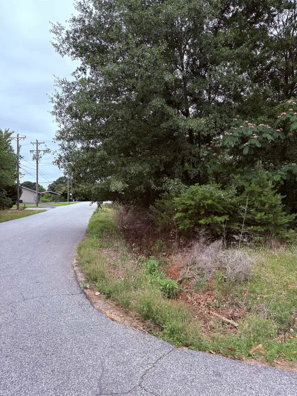 806 Mike CIR, Spartanburg, SC 29303