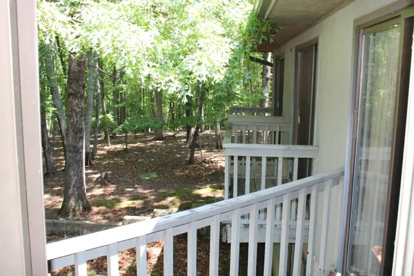 30 Oak LN, Columbus, NC 28722
