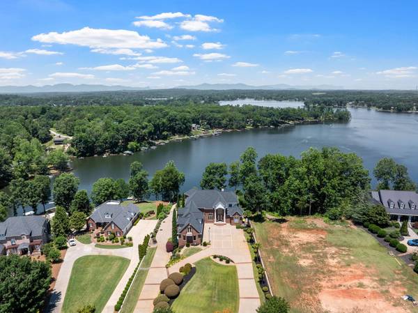 204 E Caledonia CT, Inman, SC 29349