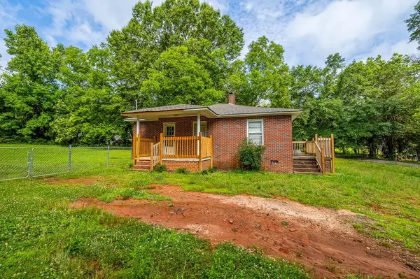 157 Hampton ST, Wellford, SC 29385