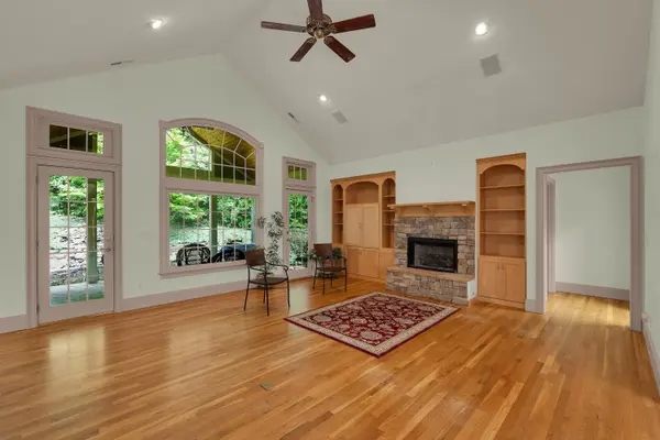 28 Windswept LN, Travelers Rest, SC 29690