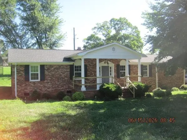 1661 Hanging Rock RD, Boiling Springs, SC 29316