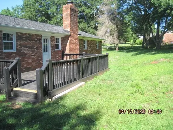 1661 Hanging Rock RD, Boiling Springs, SC 29316