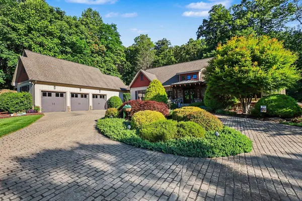 2554 Deep Gap Farm RD, Mill Spring, NC 28756