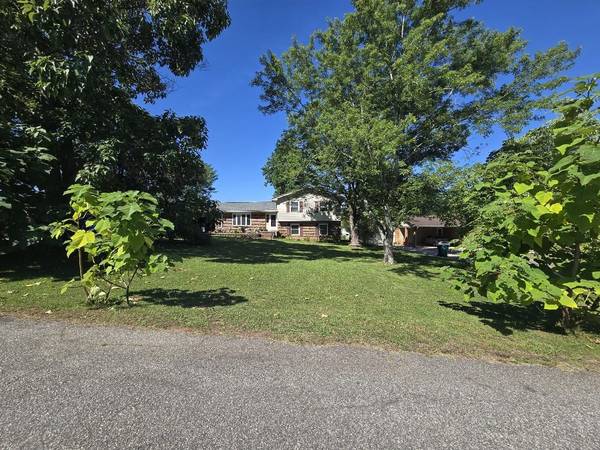 142 Greenbriar Dr, Gaffney, SC 29341