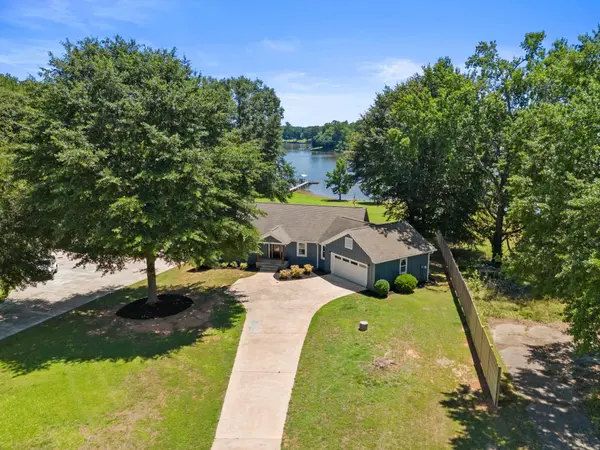 105 Walker RD, Campobello, SC 29322-948