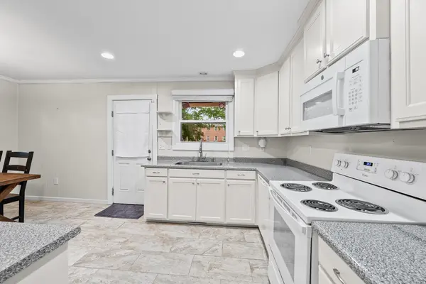 17 Eisenhower DR, Greenville, SC 29607