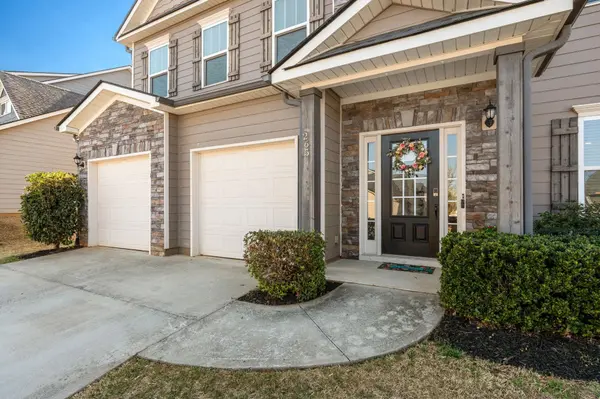 265 Delbourne LN, Greer, SC 29651