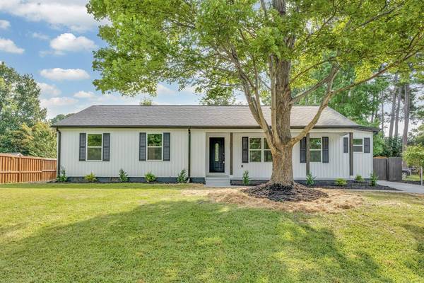 208 Seven Oaks LN, Spartanburg, SC 29301