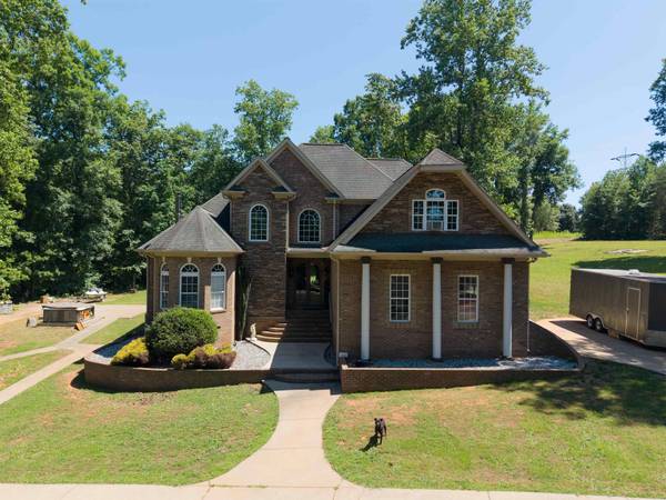102 Point Bluff CT, Inman, SC 29349